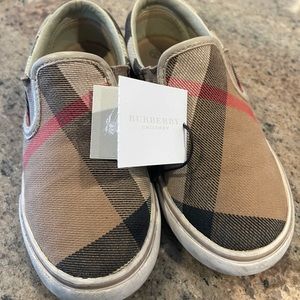 💯authentic Burberry elastic-panel slip on size 28